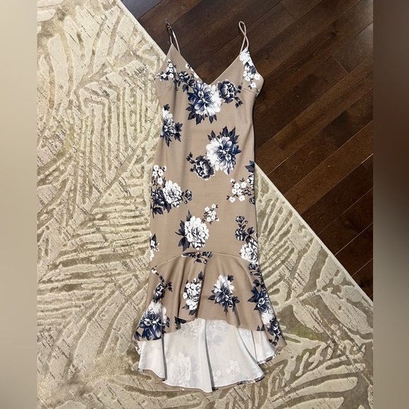 Midi dress with floral pattern - Picture 2 of 6